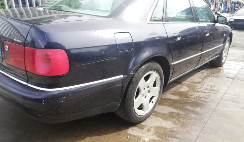 AUDI A8 2.5 TDI pieno