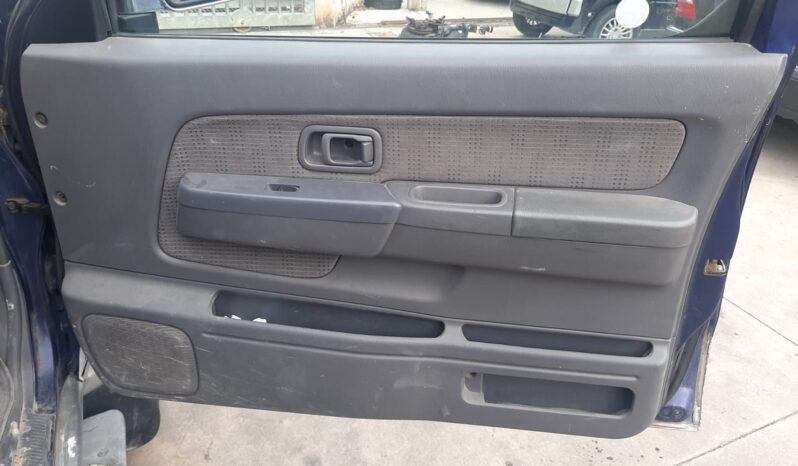 NISSAN NAVARA D22 pieno